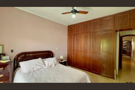 Casa para alugar com 256m², 3 quartos e 4 vagasSuite