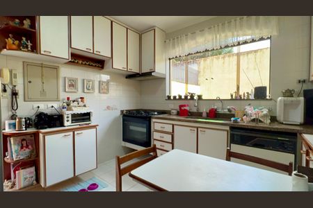 Casa para alugar com 256m², 3 quartos e 4 vagasCozinha