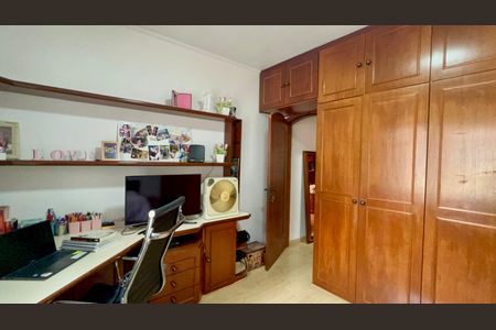 Casa para alugar com 256m², 3 quartos e 4 vagasQuarto 2