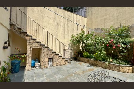 Casa para alugar com 256m², 3 quartos e 4 vagasQuintal