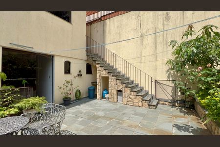 Casa para alugar com 256m², 3 quartos e 4 vagasQuintal