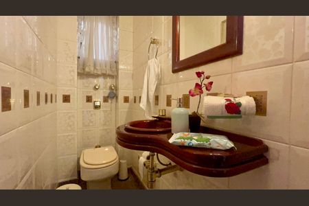 Casa para alugar com 256m², 3 quartos e 4 vagasLavabo