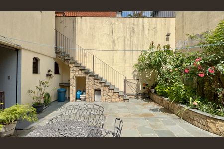 Casa para alugar com 256m², 3 quartos e 4 vagasQuintal