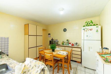 Casa à venda com 170m², 3 quartos e 2 vagas Casa à venda com 170m², 3 quartos e 2 vagasCozinha