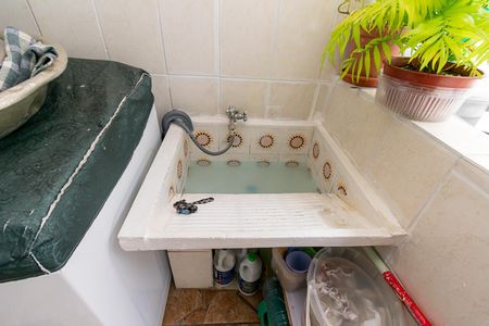 Casa à venda com 170m², 3 quartos e 2 vagas Casa à venda com 170m², 3 quartos e 2 vagasCasa 2- Área de serviço