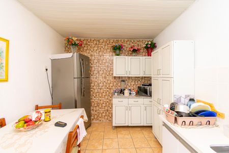 Casa à venda com 170m², 3 quartos e 2 vagas Casa à venda com 170m², 3 quartos e 2 vagasCasa 2- Cozinha