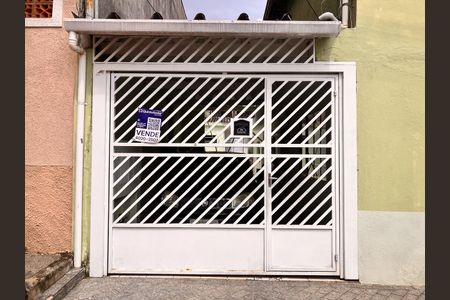 Casa à venda com 170m², 3 quartos e 2 vagas Casa à venda com 170m², 3 quartos e 2 vagasFachada