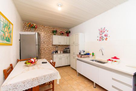 Casa à venda com 170m², 3 quartos e 2 vagas Casa à venda com 170m², 3 quartos e 2 vagasCasa 2- Cozinha