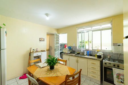 Casa à venda com 170m², 3 quartos e 2 vagas Casa à venda com 170m², 3 quartos e 2 vagasCozinha