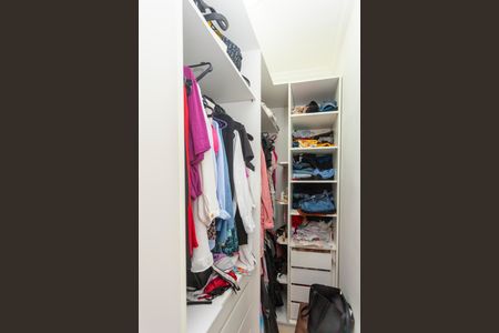 Casa para alugar com 300m², 3 quartos e 3 vagasCloset da suíte