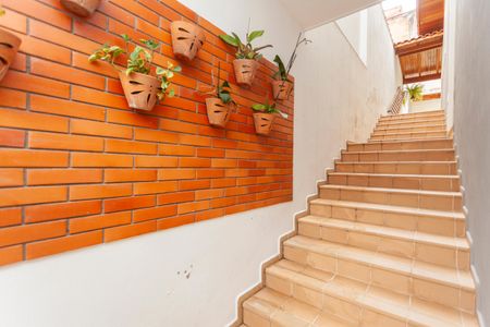 Casa para alugar com 300m², 3 quartos e 3 vagasEscada