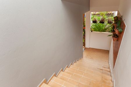 Casa para alugar com 300m², 3 quartos e 3 vagasEscada