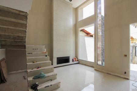 Sala de casa à venda com 4 quartos, 180m² em Planalto, Belo Horizonte