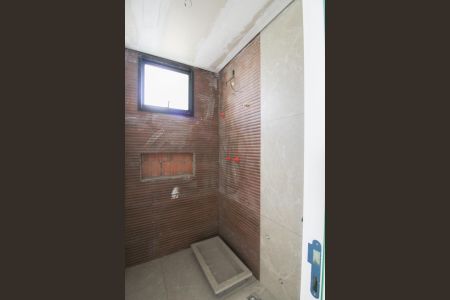 Casa à venda com 180m², 4 quartos e 3 vagasBanheiro da Suíte 2 e 3