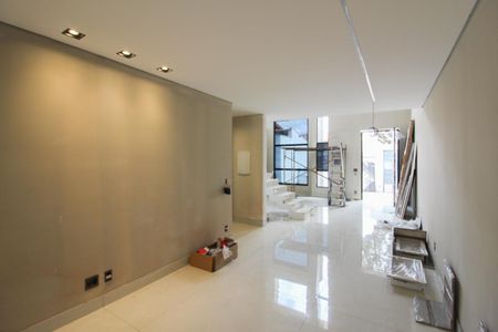Sala de casa à venda com 4 quartos, 180m² em Planalto, Belo Horizonte