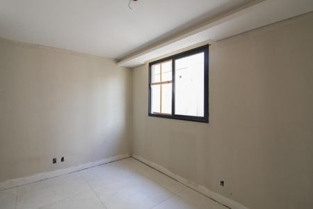 Casa à venda com 180m², 4 quartos e 3 vagas Casa à venda com 180m², 4 quartos e 3 vagasSemi - Suíte 2