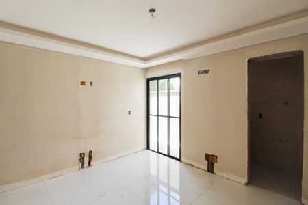 Casa à venda com 180m², 4 quartos e 3 vagas Casa à venda com 180m², 4 quartos e 3 vagasSuíte