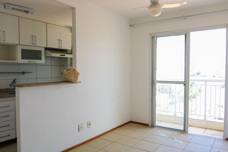 Sala de apartamento à venda com 3 quartos, 57m² em Del Castilho, Rio de Janeiro
