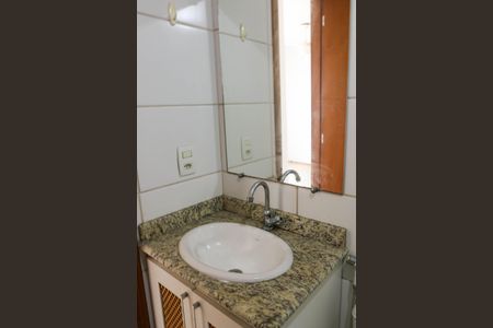 Apartamento à venda com 57m², 3 quartos e 1 vaga Apartamento à venda com 57m², 3 quartos e 1 vagaBanheiro Social