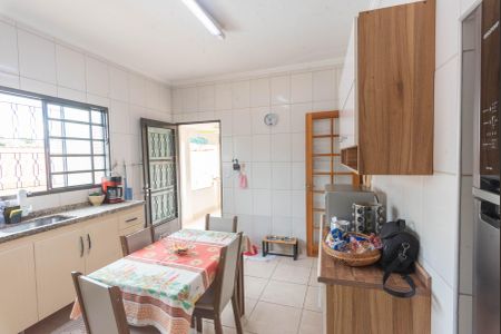 Casa à venda com 110m², 2 quartos e 3 vagas Casa à venda com 110m², 2 quartos e 3 vagasCozinha