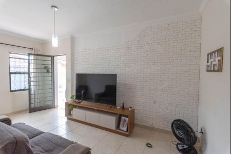 Casa à venda com 110m², 2 quartos e 3 vagas Casa à venda com 110m², 2 quartos e 3 vagasSala