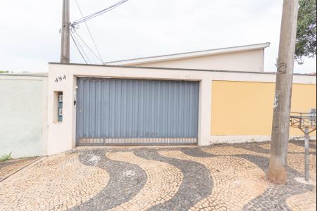 Casa à venda com 110m², 2 quartos e 3 vagas Casa à venda com 110m², 2 quartos e 3 vagasFachada