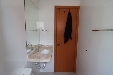 Apartamento para alugar com 64m², 2 quartos e 2 vagasBanheiro 