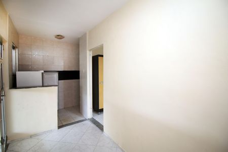 Sala de casa para alugar com 1 quarto, 70m² em Vista Alegre, Rio de Janeiro