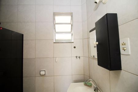 Banheiro de casa para alugar com 1 quarto, 70m² em Vista Alegre, Rio de Janeiro