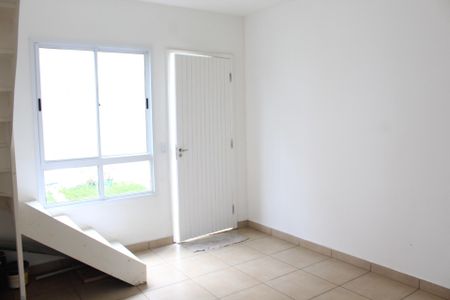 Sala de casa de condomínio para alugar com 2 quartos, 85m² em Água Espraiada (caucaia do Alto), Cotia