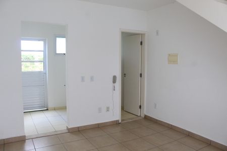 Sala de casa de condomínio para alugar com 2 quartos, 85m² em Água Espraiada (caucaia do Alto), Cotia