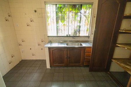 Casa à venda com 182m², 5 quartos e 4 vagascozinha