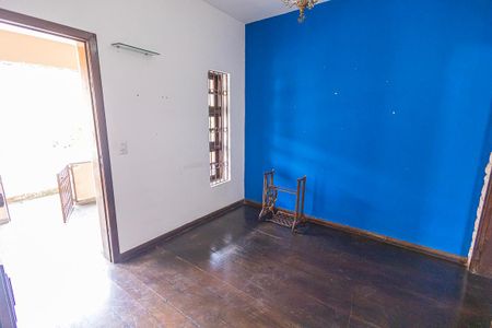 Casa à venda com 182m², 5 quartos e 4 vagassala