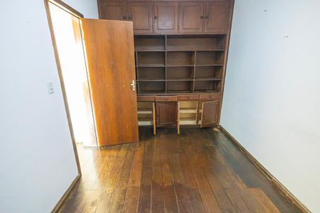 Casa à venda com 182m², 5 quartos e 4 vagasquarto 4