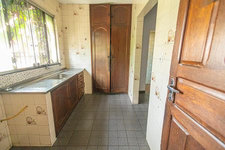Casa à venda com 182m², 5 quartos e 4 vagascozinha