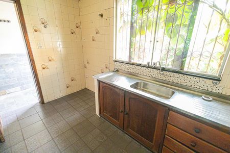 Casa à venda com 182m², 5 quartos e 4 vagascozinha