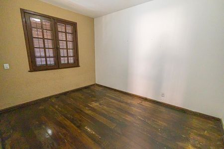 Casa à venda com 182m², 5 quartos e 4 vagasquarto 3