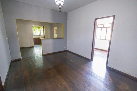 Casa à venda com 182m², 5 quartos e 4 vagassala 2 