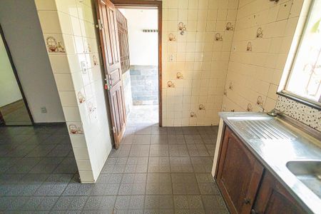 Casa à venda com 182m², 5 quartos e 4 vagascozinha