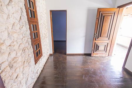 Casa à venda com 182m², 5 quartos e 4 vagassala