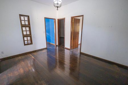 Casa à venda com 182m², 5 quartos e 4 vagassala 2 