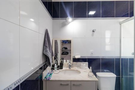 Apartamento à venda com 112m², 2 quartos e 2 vagas Apartamento à venda com 112m², 2 quartos e 2 vagasBanheiro da Suíte 1