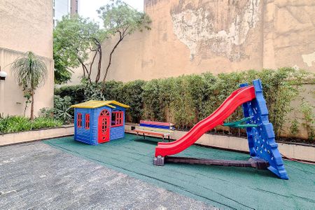 Apartamento à venda com 112m², 2 quartos e 2 vagas Apartamento à venda com 112m², 2 quartos e 2 vagasÁrea comum - Playground