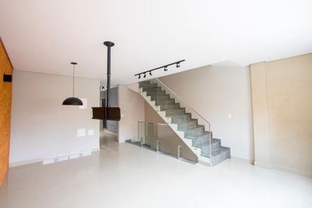 Sala de casa para alugar com 3 quartos, 153m² em Vila Valparaíso, Santo André