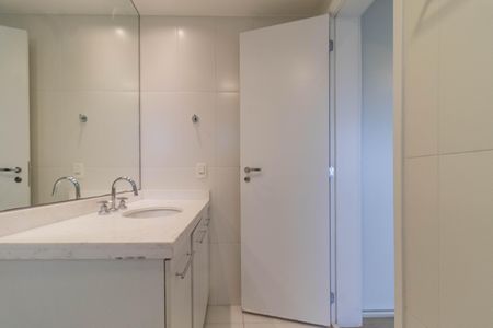 Apartamento para alugar com 241m², 4 quartos e 4 vagasBanheiro da Suíte 1