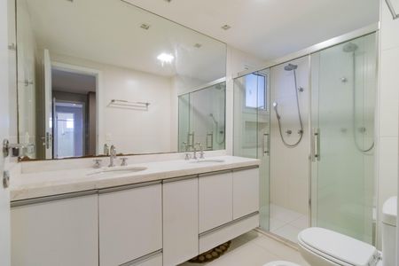 Apartamento para alugar com 241m², 4 quartos e 4 vagasBanheiro da Suíte 2