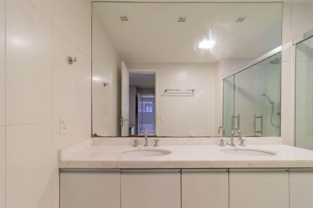 Apartamento para alugar com 241m², 4 quartos e 4 vagasBanheiro da Suíte 2