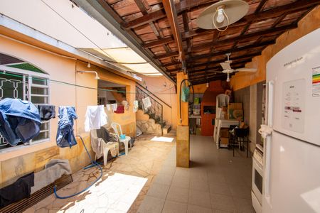 Casa à venda com 235m², 4 quartos e 4 vagas Casa à venda com 235m², 4 quartos e 4 vagasAREA EXTERNA