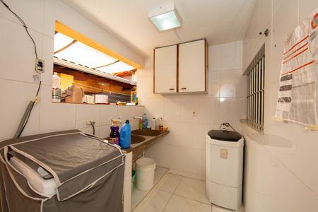 Casa à venda com 235m², 4 quartos e 4 vagas Casa à venda com 235m², 4 quartos e 4 vagasAREA DE SERVICO