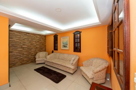 Casa à venda com 235m², 4 quartos e 4 vagas Casa à venda com 235m², 4 quartos e 4 vagasSALA